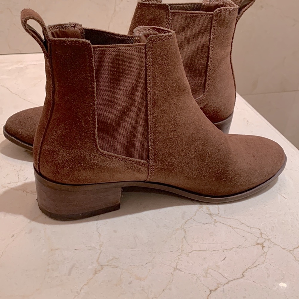 STEVE MADDEN SUEDE BOOTS